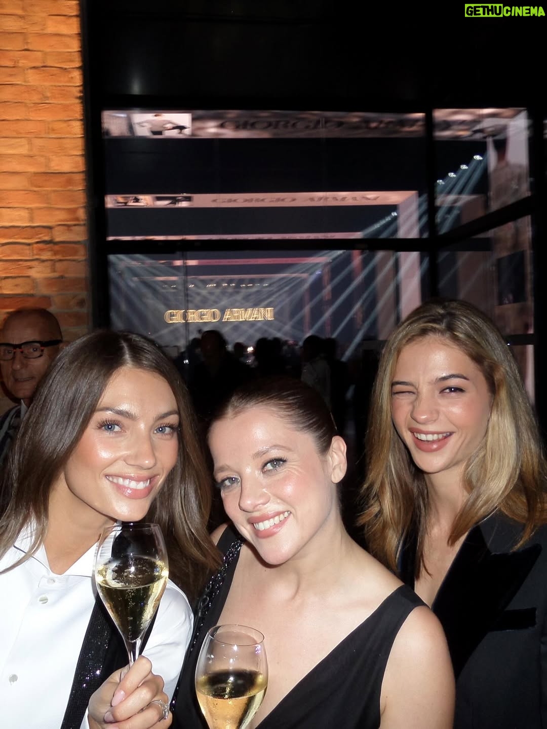 Lisa-Marie Koroll - 13.9K Likes - Thank you for having me at this year’s premiere of Guillermo del Toro’s “Frankstein” @armanibeauty!
Thank you for that special time ✨

#armanimakeup #armanifragrance