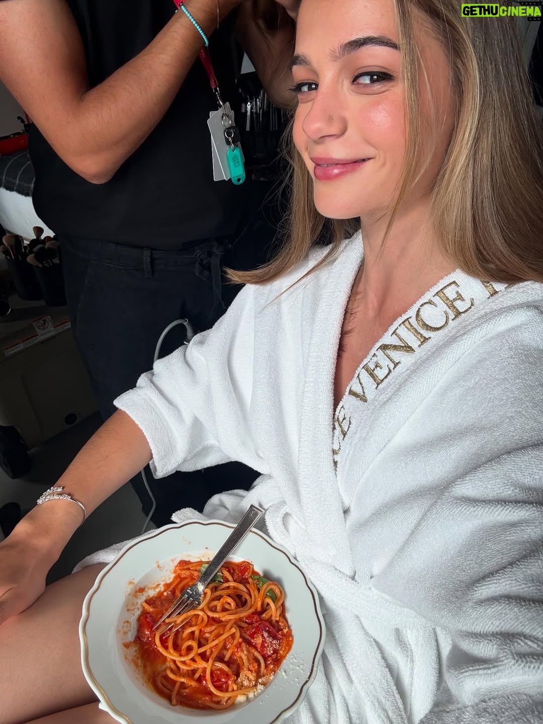 Lisa-Marie Koroll - 13.9K Likes - Thank you for having me at this year’s premiere of Guillermo del Toro’s “Frankstein” @armanibeauty!
Thank you for that special time ✨

#armanimakeup #armanifragrance
