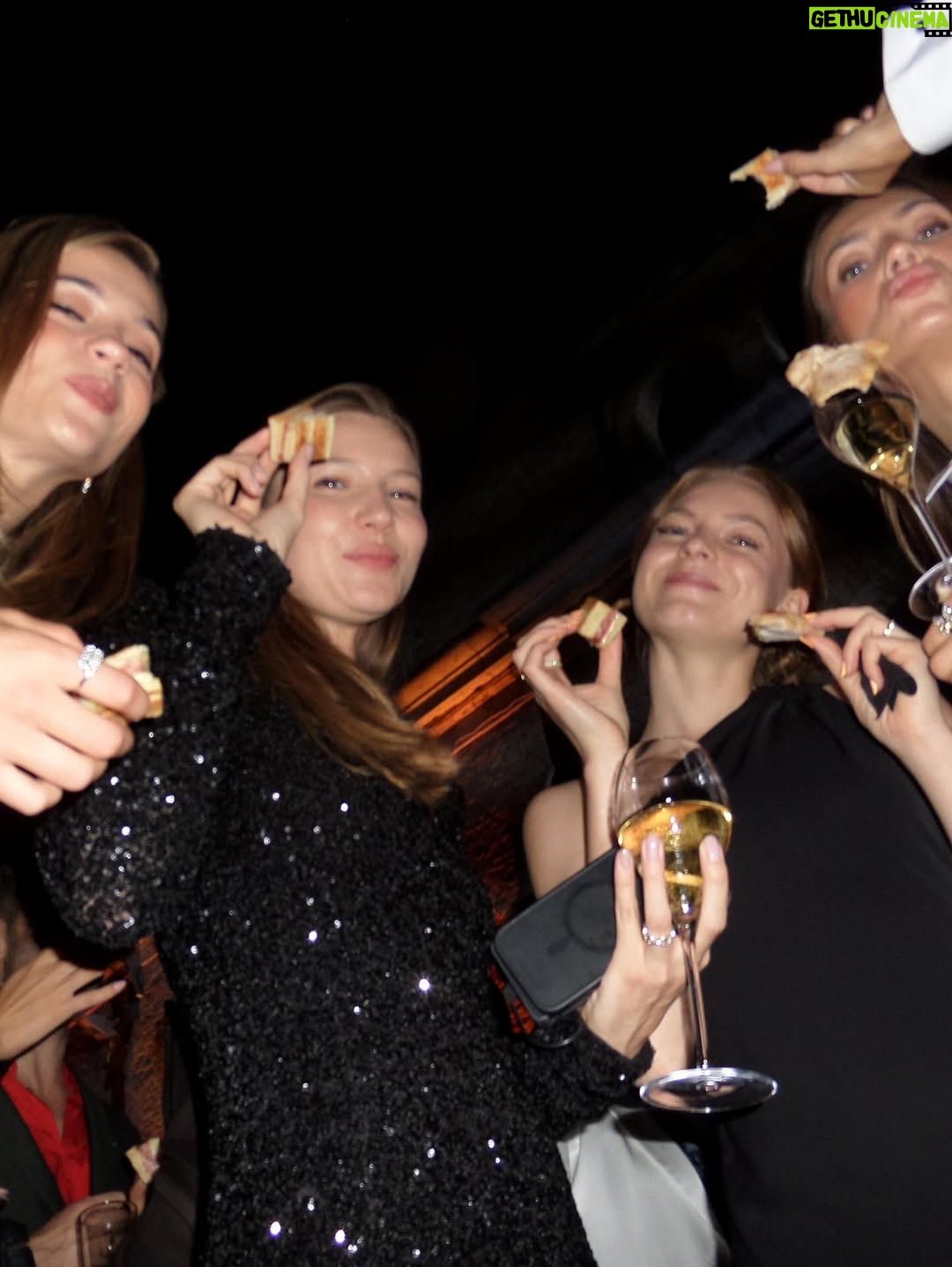 Lisa-Marie Koroll - 13.9K Likes - Thank you for having me at this year’s premiere of Guillermo del Toro’s “Frankstein” @armanibeauty!
Thank you for that special time ✨

#armanimakeup #armanifragrance