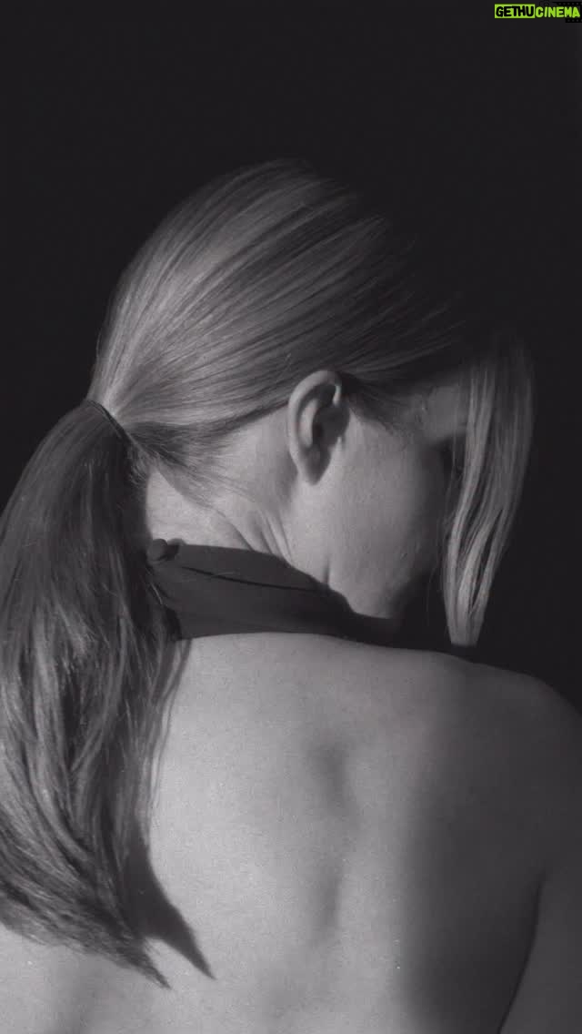 Lisa-Marie Koroll - 1.1K Likes - A scent that lingers… even in the dark. 

@armanibeauty #armanifragrance #armanimakeup