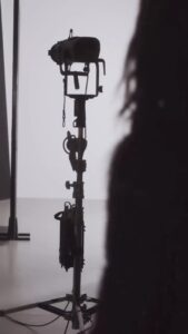 Lisa-Marie Koroll Instagram - Being in the moment with Santal Dan Sha von @armanibeauty 

#armanifragrance #armanimakeup #santaldansha