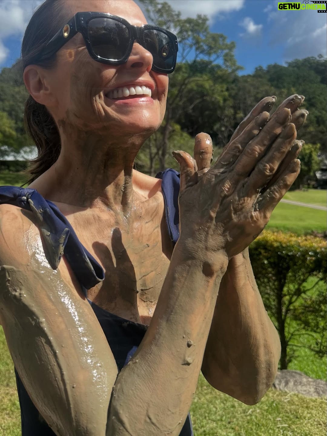 Lisa Wilkinson - 7.9K Likes - My journey back to good health in 2025 continues… 
I’ve been coming to @eden_health_retreat in Queensland’s Currumbin Valley on and off since it opened as Camp Eden way back in the mid-80s. And 40 years on, it has truly never been more magical, more relaxing, more empowering, or a more healing experience.
The food, the activities, the people, the walks, the night skies, the treatments, the simple calm and quiet of it all…and even the ice baths!!! (And yes, it did take some convincing to get me in there…but SO worth it for how you feel afterwards.)
Thanks so much for the wonderful stay.❤️💪🙏

@eden_health_retreat @une_piece 
#giftedexperience #currumbin #currumbinvalley #edenhealthretreat #icebath #goodhealth #mudbath