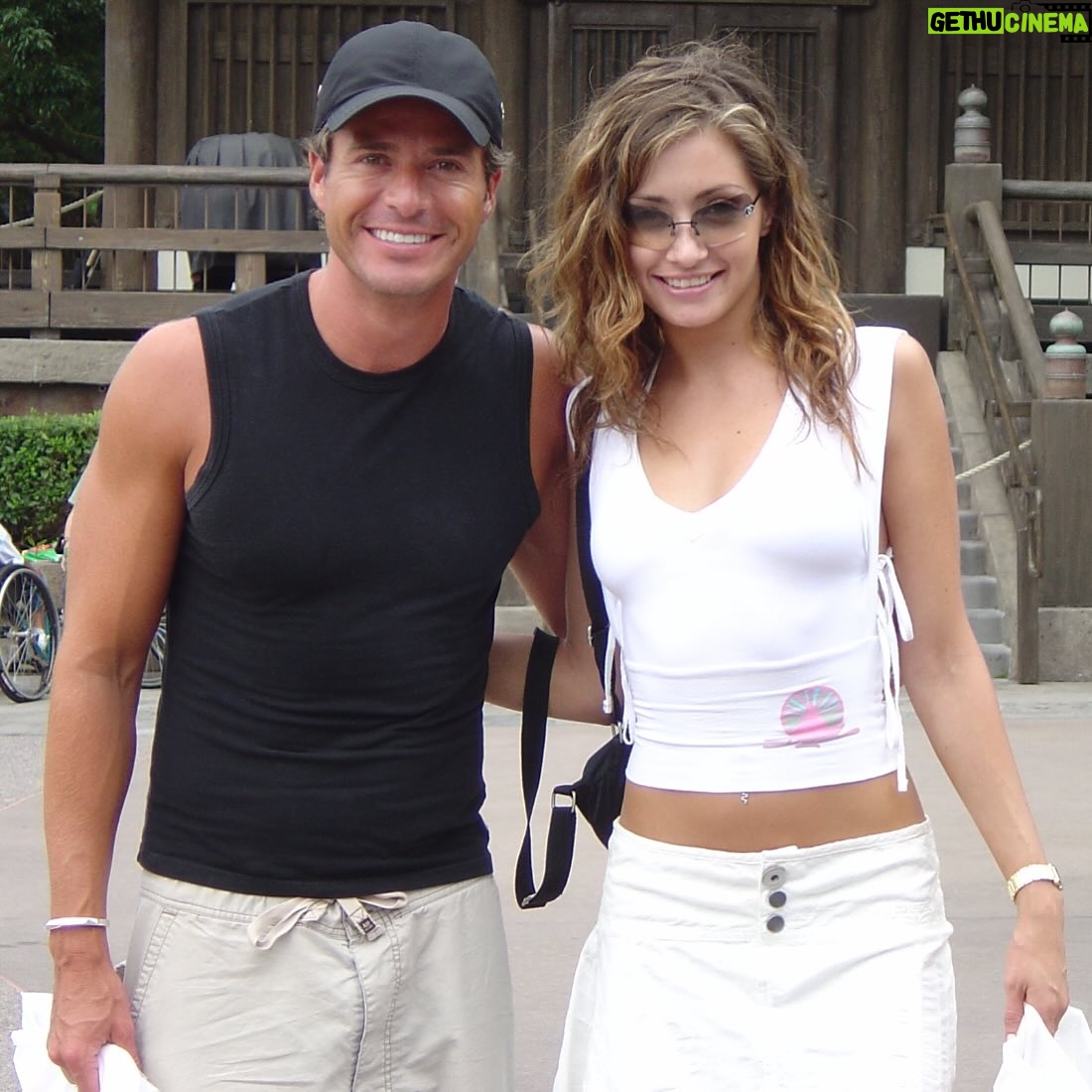 Lisette Morelos - 5.9K Likes - 😍 Throwback! 
En Epcot Center con mi @victornoriega  te extraño Vic!
#throwback