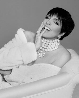 Liza Minnelli Instagram - Christmas Eve is a precious, beautiful, celebratory time for millions of people. It’s important to realize that some of us, amidst all the holiday cheer and celebration, are fighting to chase the blues away. It’s Christmas… aren’t ya happy? Nope. Everybody isn’t. So let’s reach out to those we haven’t heard from, those who are struggling, and lift them up. Whether it’s a meal, a hug, a call, or a text… let people you love know that you’re with them, especially if they’re having a tough time. And if you haven’t heard from someone, initiate. Let’s embrace them. No matter the season, everybody needs to feel loved. And I sure love you. Merry Christmas.