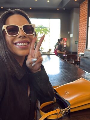 Lizbeth Rodríguez Instagram - No eres lo que tienes; eres lo que das 🙏🏼🤘🏿🌹