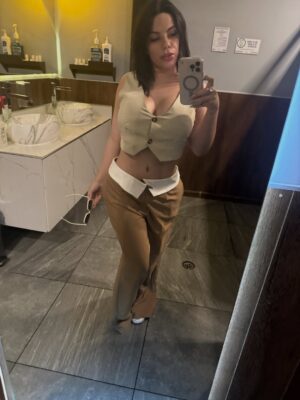 Lizbeth Rodríguez Instagram - No eres lo que tienes; eres lo que das 🙏🏼🤘🏿🌹