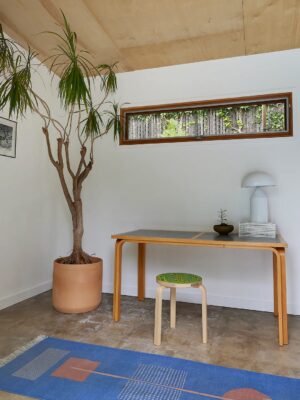 Lizzie Armanto Instagram - My little corner of L.A. has a spotlight up on @Dominomag 🏡✨ stoked to share the design process & what makes it feel like home

Special thx to 💕@studiohanego @gregoryjoseph @dune_gardens 

& @skatelite @duratdesign @slowtide @marimekko @gentleofferings @caskateparks 

📷@jessicajalexander
✍️ Lydia Geisel

Link in bio
