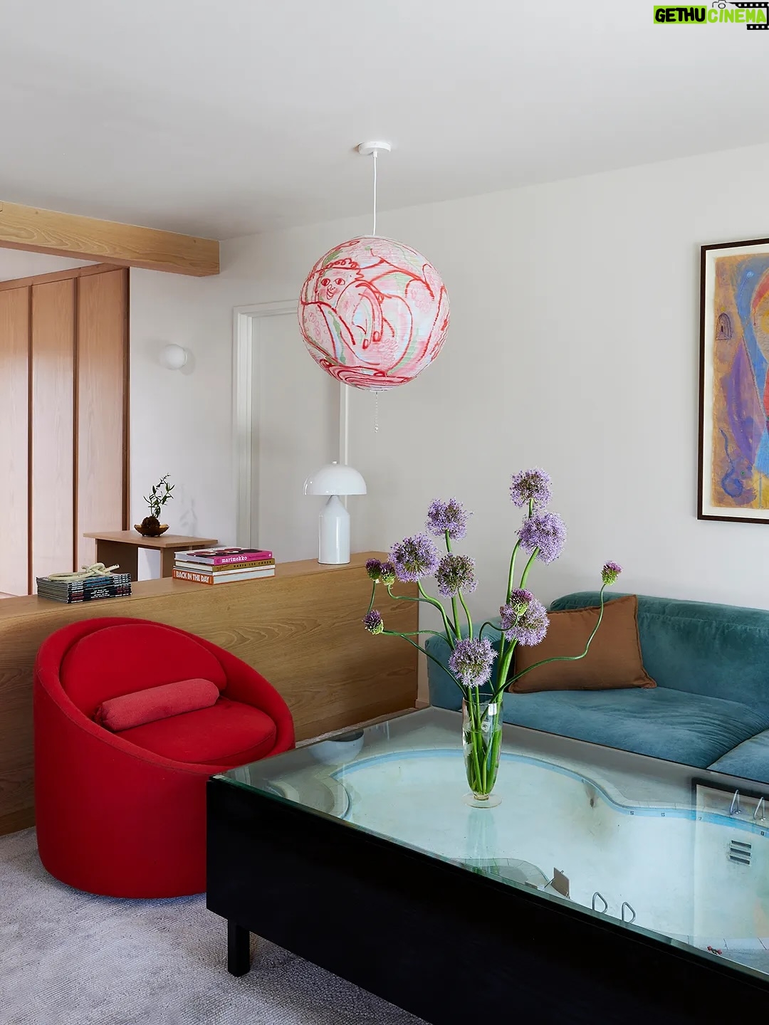 Lizzie Armanto - 18.7K Likes - My little corner of L.A. has a spotlight up on @Dominomag 🏡✨ stoked to share the design process & what makes it feel like home

Special thx to 💕@studiohanego @gregoryjoseph @dune_gardens 

& @skatelite @duratdesign @slowtide @marimekko @gentleofferings @caskateparks 

📷@jessicajalexander
✍️ Lydia Geisel

Link in bio