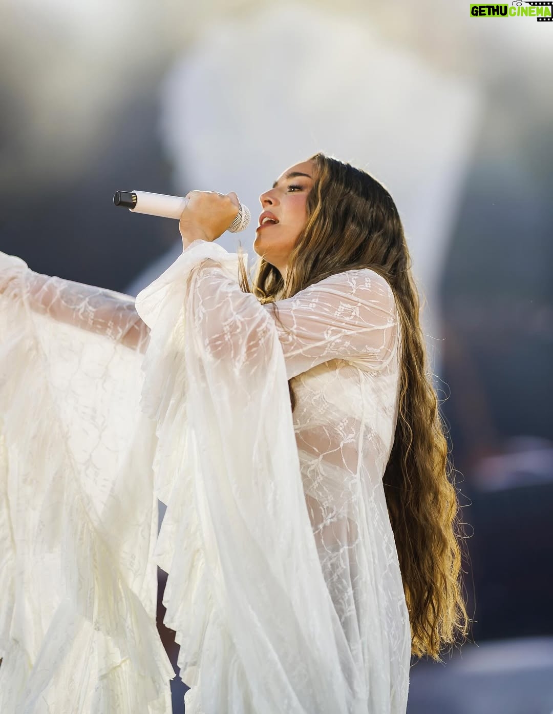Lola Índigo - 190.8K Likes - que la vida os devuelva x1000 todo el amor que me disteis anoche ✨ es lo mas increible que he sentido nunca y no lo olvidaré jamas ❤️ gracias infinitas nos vemos en Sevilla

@nabscab @rodrigo_ji