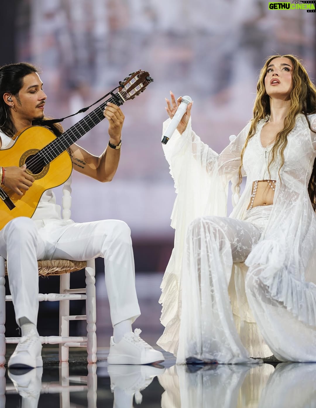 Lola Índigo - 190.8K Likes - que la vida os devuelva x1000 todo el amor que me disteis anoche ✨ es lo mas increible que he sentido nunca y no lo olvidaré jamas ❤️ gracias infinitas nos vemos en Sevilla

@nabscab @rodrigo_ji