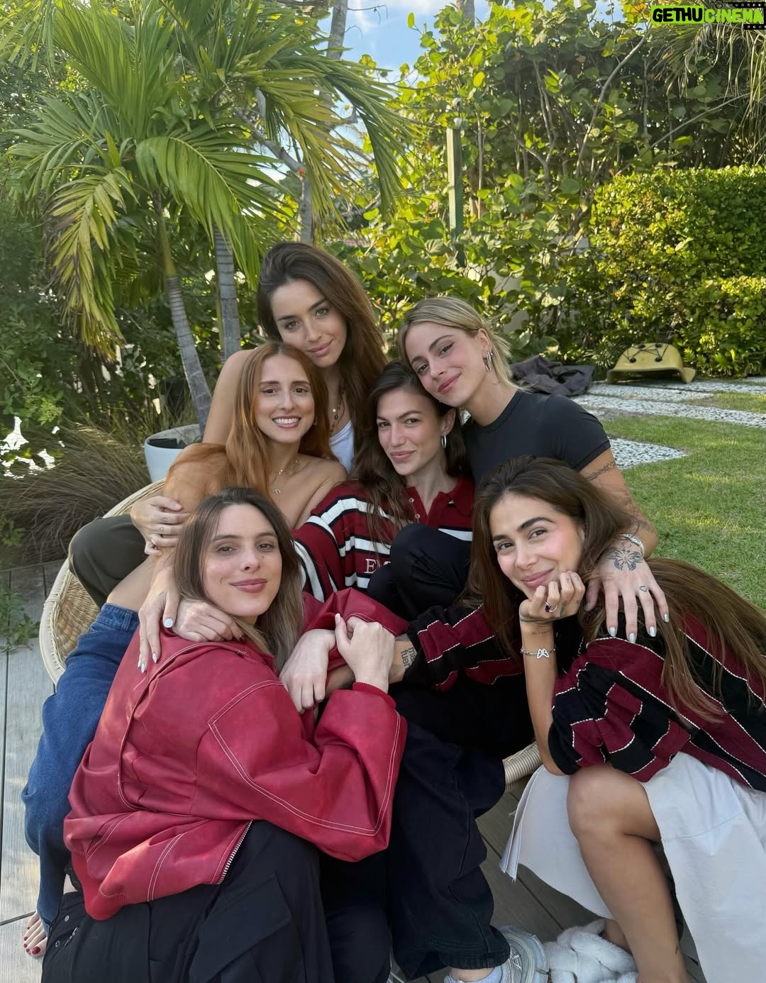 Lola Índigo - 156.8K Likes - hola 👋🏼 💐🌜🌛🌺🤏🏼❤️‍🩹
