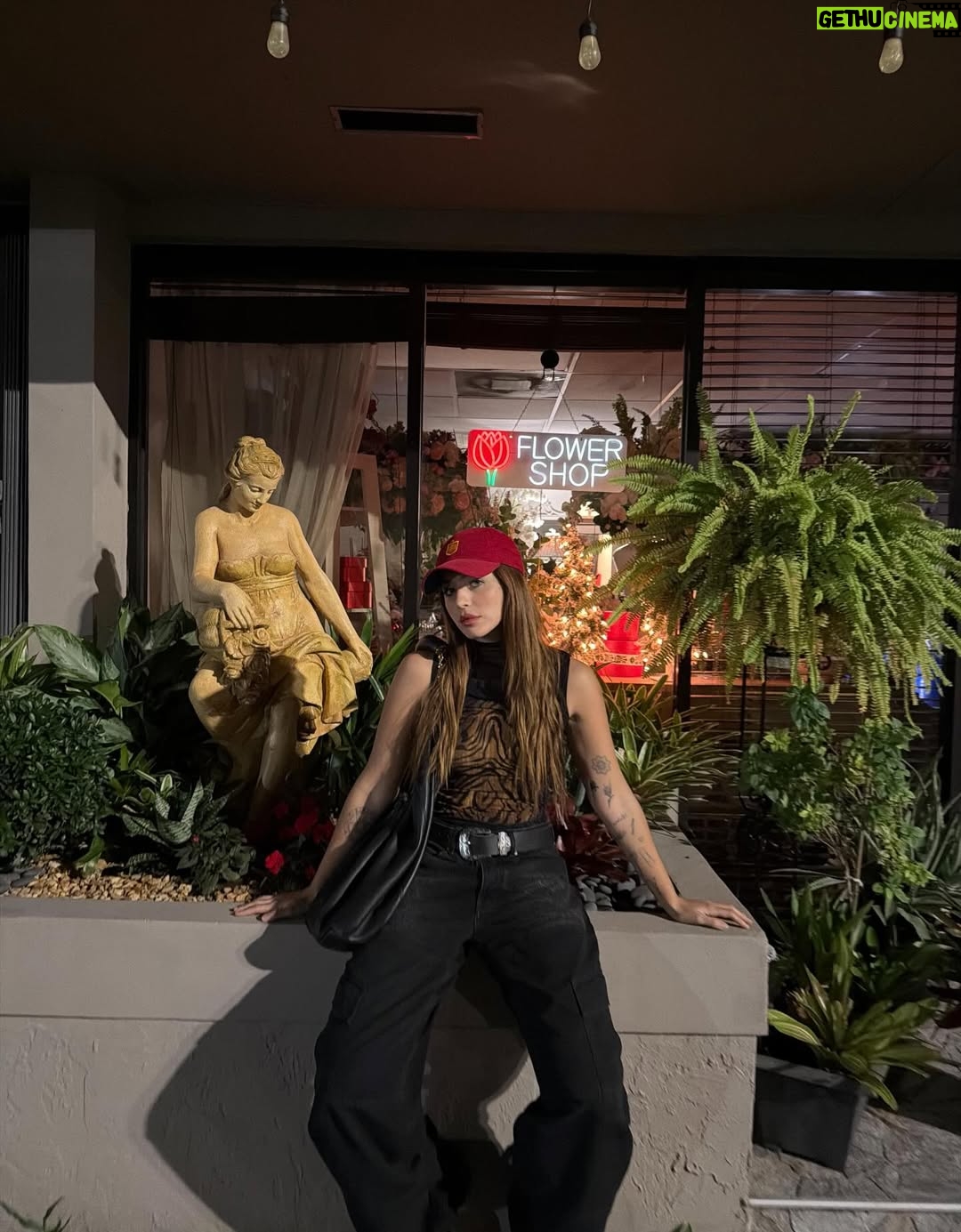 Lola Índigo - 156.8K Likes - hola 👋🏼 💐🌜🌛🌺🤏🏼❤️‍🩹