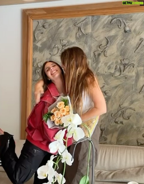 Lola Índigo - 156.8K Likes - hola 👋🏼 💐🌜🌛🌺🤏🏼❤️‍🩹