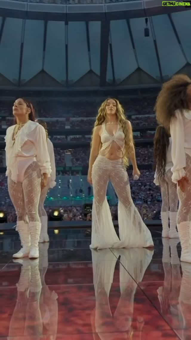 Lola Índigo - 48.3K Likes - hay una historia q contar 🦢🦢🦢✨🌙