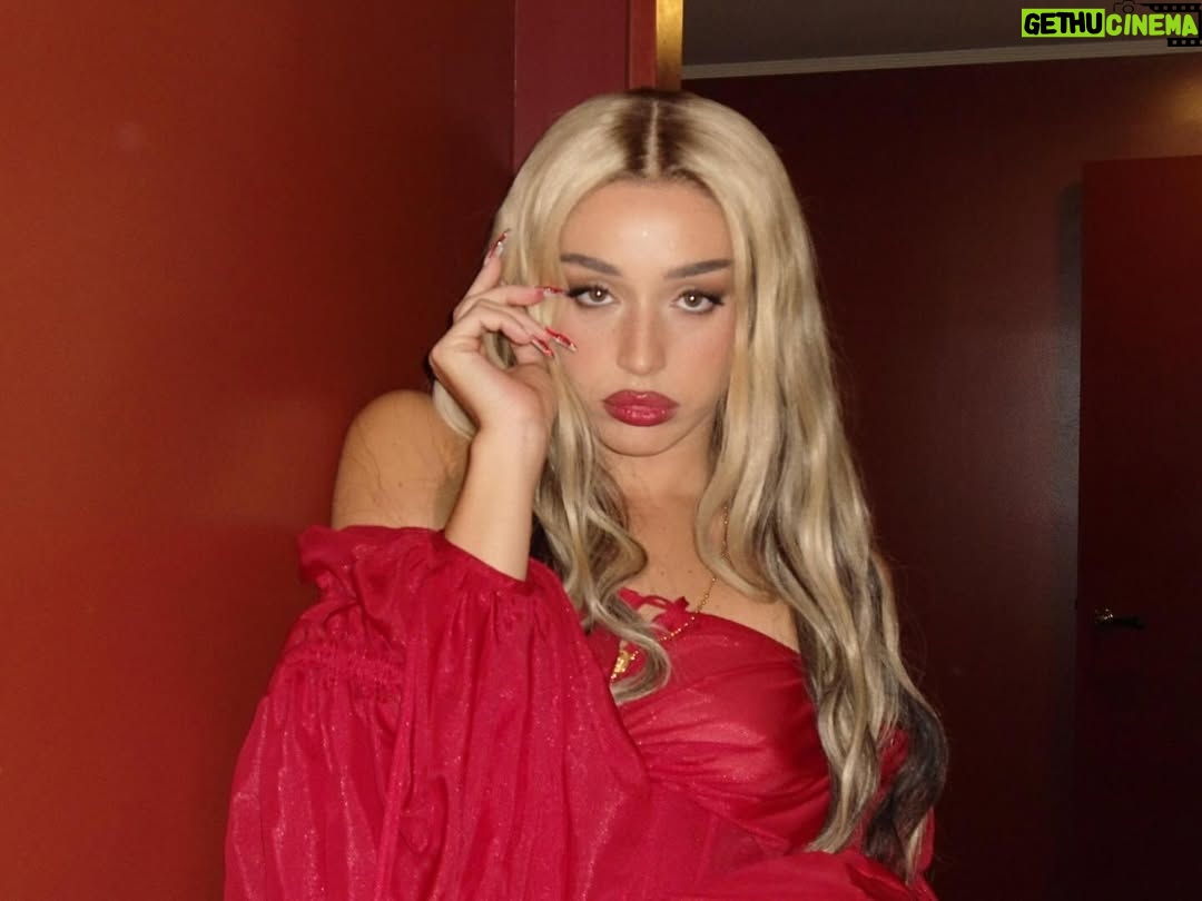 Lola Índigo - 74.5K Likes - bloody ♱ mary