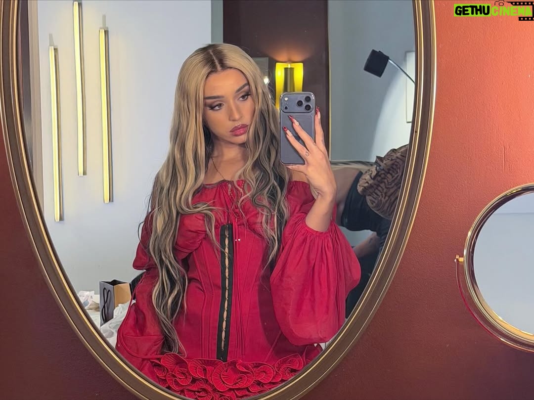 Lola Índigo - 74.5K Likes - bloody ♱ mary