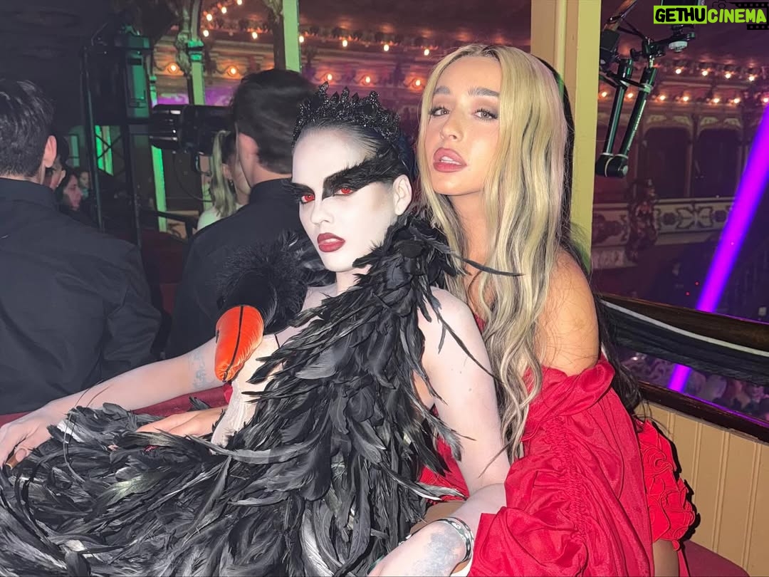 Lola Índigo - 74.5K Likes - bloody ♱ mary