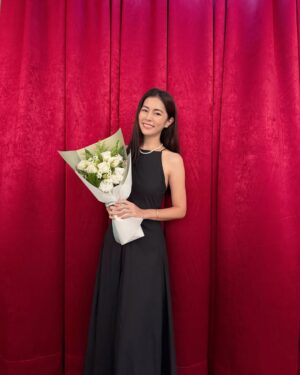 Lorene Ren Instagram - 🎂
願我平安、健康、幸福、快樂，
持續把每一天都活成喜歡的模樣🥰

願我堅強，也願我善良
願每一步都踏在心之所向❤️

迎接新的一歲，做自己的光，亮麗前行吧✨