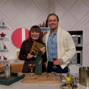 Lorraine Kelly Instagram - Great to see fellow Scot and lovely @lorrainekellysmith @lorraine
Talking “Cocktail diaries”, Macbeth, Outlander and feeling full of Xmas spirit! 🎄🍸
@sassenachspirits
👔 @gracegilfeather