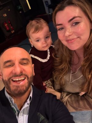 Lorraine Kelly Instagram - A busy but beautiful morning on @lorraine today 🥰. I was on with the lovely @claerb talking fashion after weight loss, but I also had a very cute sidekick that stole all the limelight 😂 . That’s right @lorrainekellysmith and @rosiekellysmith brought in baby Billie.. honestly she’s getting cuter by the day 🫶🏻. Hope you’re all having a good day as well and sending lots of love ❤️ xxx