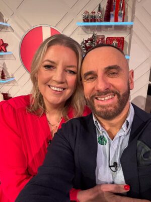 Lorraine Kelly Instagram - A busy but beautiful morning on @lorraine today 🥰. I was on with the lovely @claerb talking fashion after weight loss, but I also had a very cute sidekick that stole all the limelight 😂 . That’s right @lorrainekellysmith and @rosiekellysmith brought in baby Billie.. honestly she’s getting cuter by the day 🫶🏻. Hope you’re all having a good day as well and sending lots of love ❤️ xxx