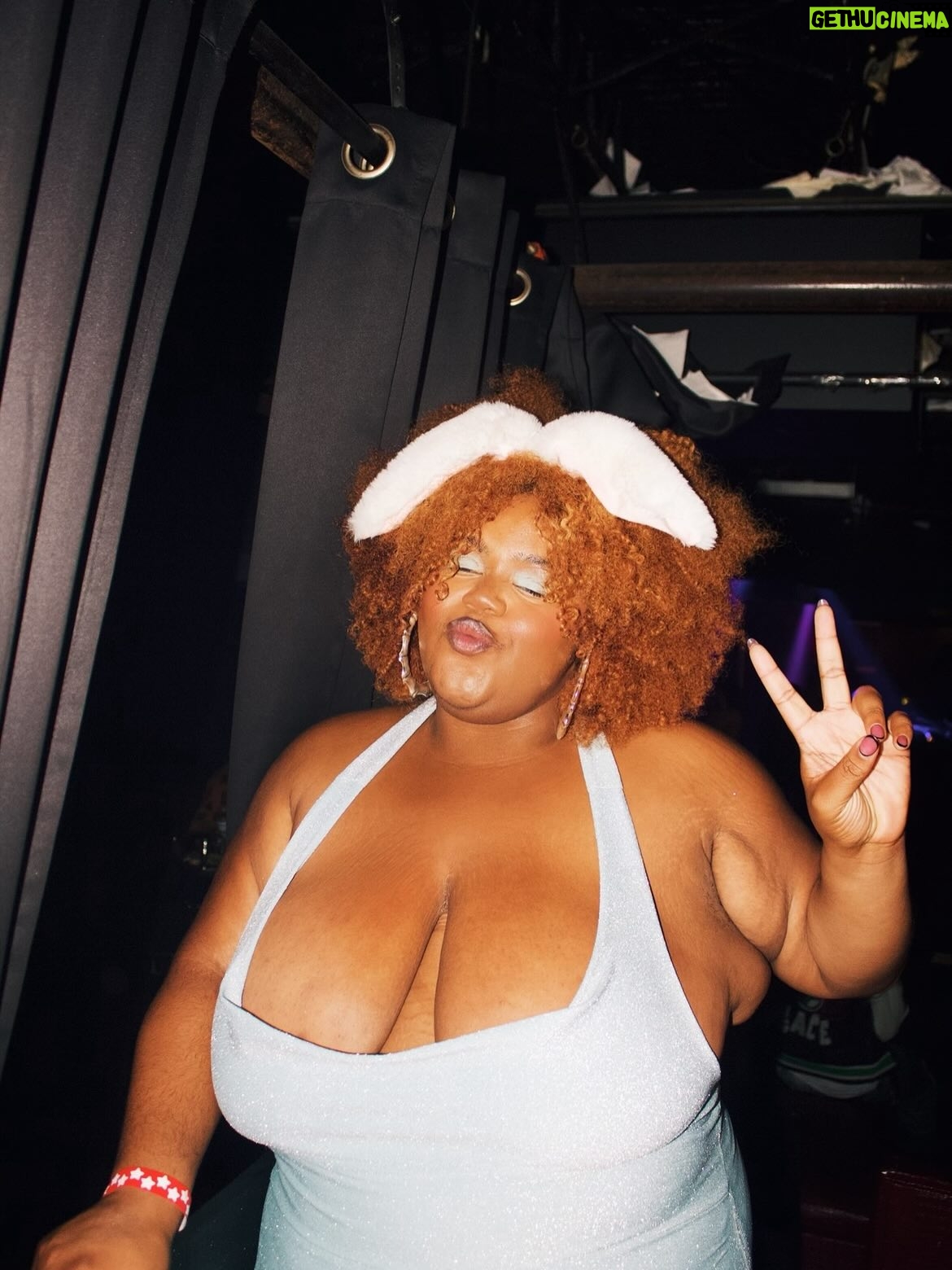 Lovie Simone - 16K Likes - The Sign Widda Line Thru It