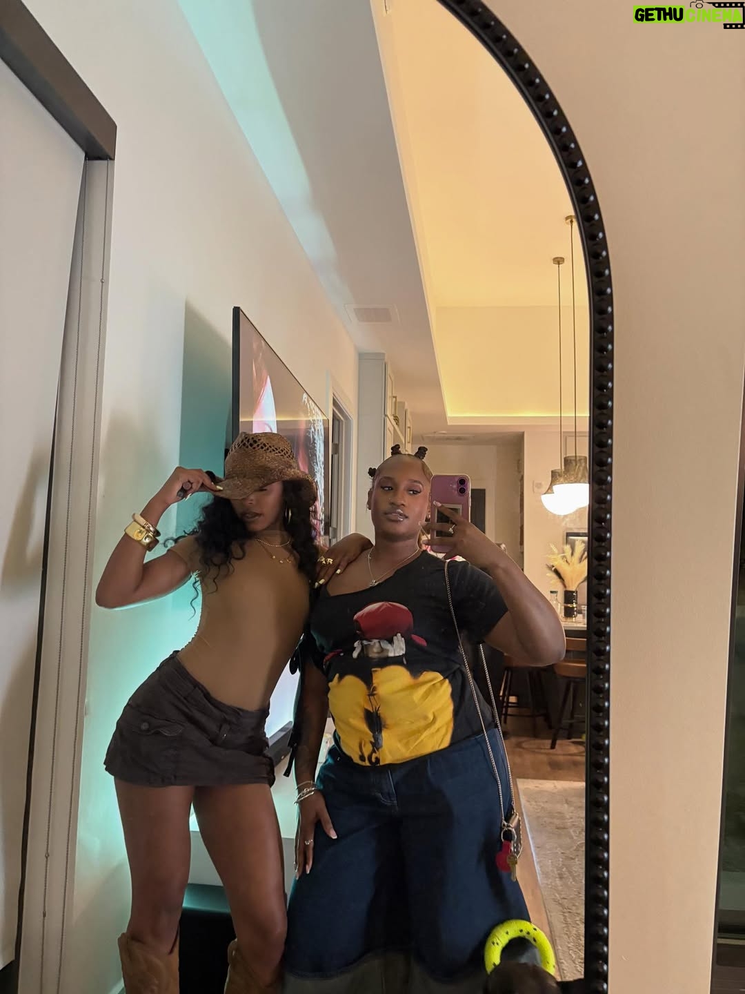 Lovie Simone - 18.7K Likes - ✨