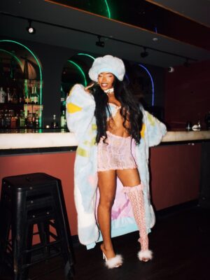 Lovie Simone Instagram - The Sign Widda Line Thru It