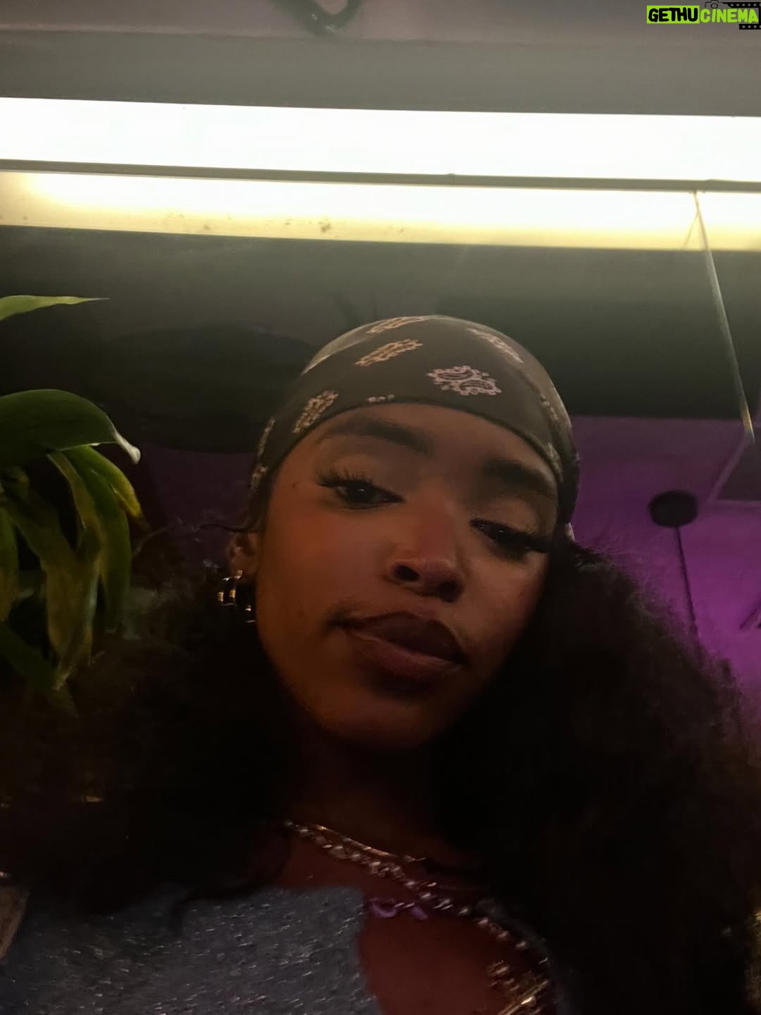 Lovie Simone - 52.2K Likes - few front faced fotos 
- from a friend