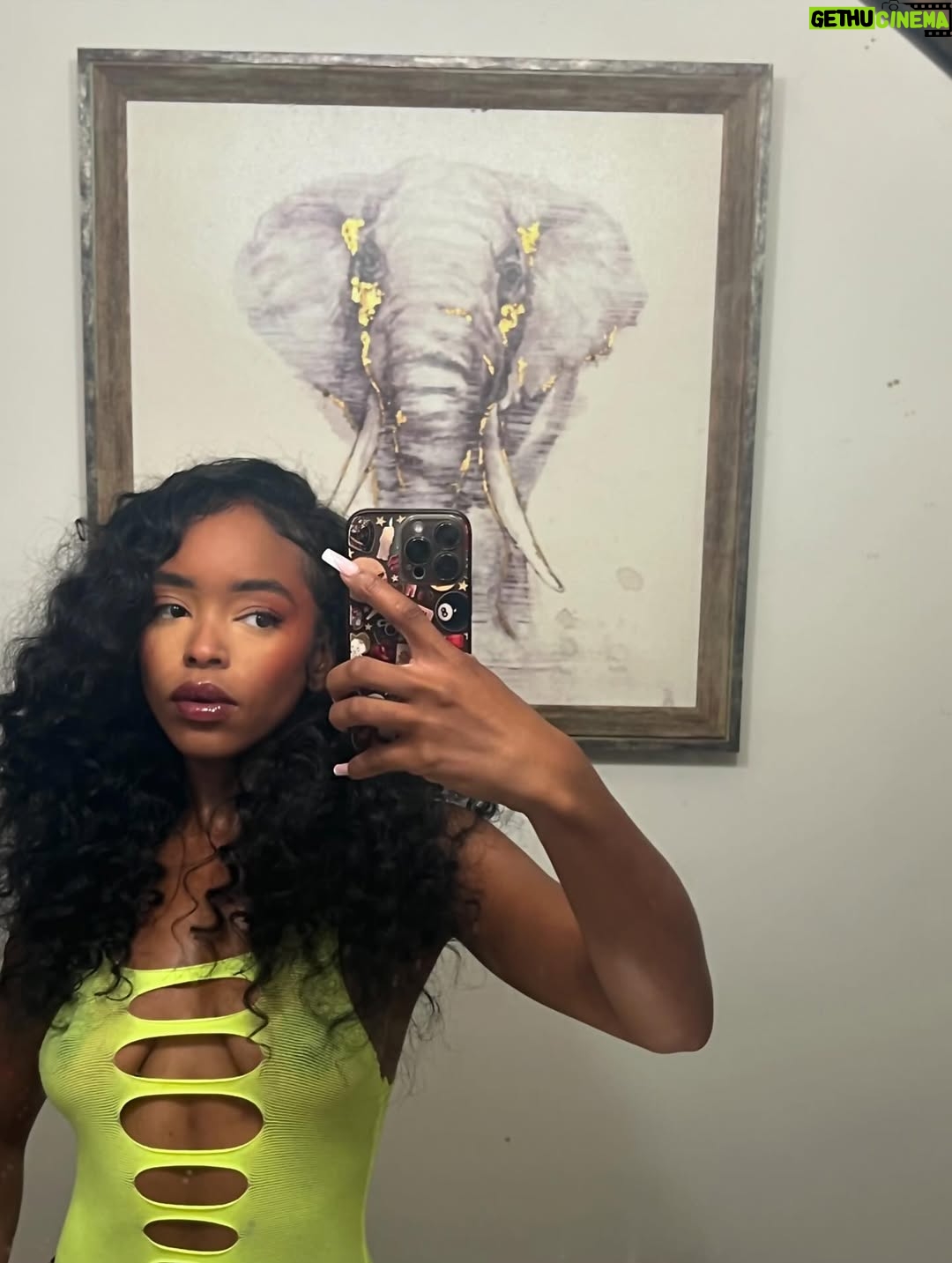 Lovie Simone - 52.2K Likes - few front faced fotos 
- from a friend