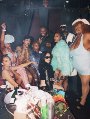 Lovie Simone Instagram - The Sign Widda Line Thru It