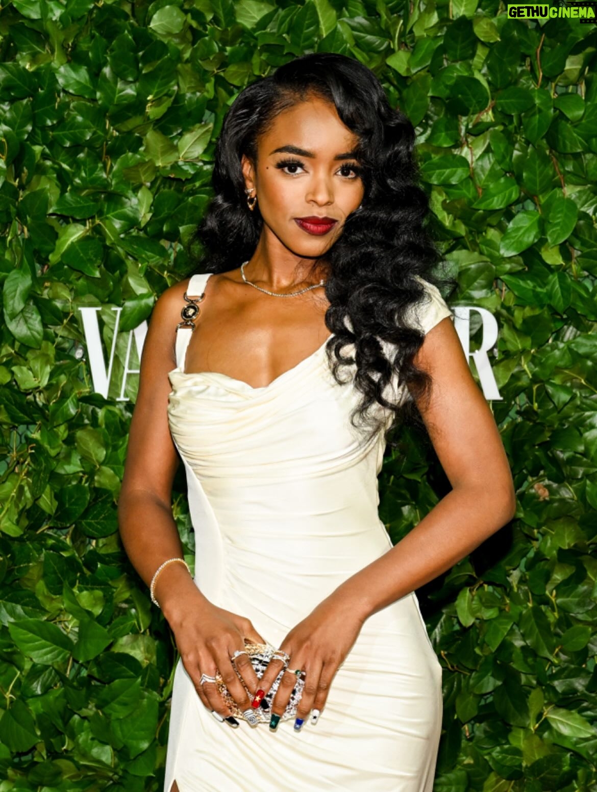 Lovie Simone - 91.4K Likes - Took off my catsuit 
#GOTHAMS
