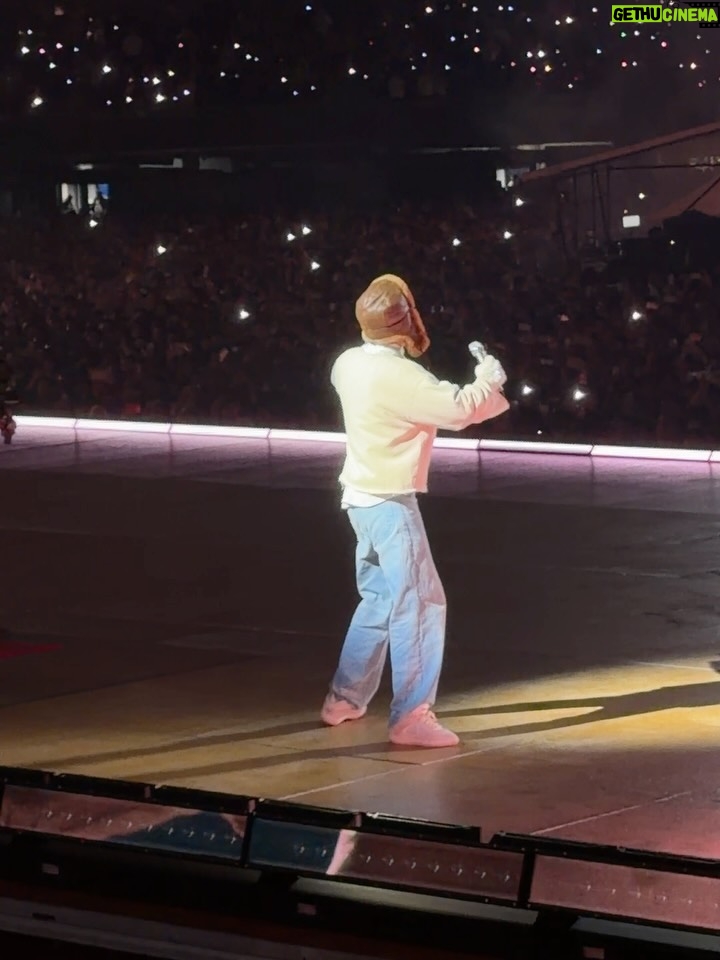 Luciana Sismondi - 3.7K Likes - Sigo sin superar el concierto @badbunnypr 🐰🔥 tan cerca del escenario y con personas que hacen que el recuerdo sea eterno