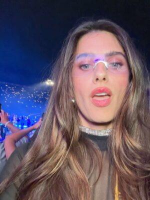 Luciana Sismondi Instagram - Sigo sin superar el concierto @badbunnypr 🐰🔥 tan cerca del escenario y con personas que hacen que el recuerdo sea eterno