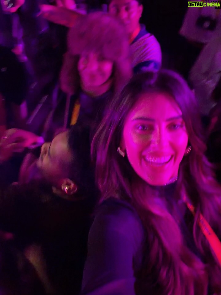 Luciana Sismondi - 3.7K Likes - Sigo sin superar el concierto @badbunnypr 🐰🔥 tan cerca del escenario y con personas que hacen que el recuerdo sea eterno