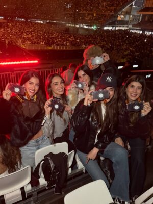 Luciana Sismondi Instagram - Sigo sin superar el concierto @badbunnypr 🐰🔥 tan cerca del escenario y con personas que hacen que el recuerdo sea eterno
