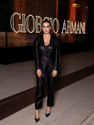 Lucrezia Guidone Instagram - Giorgio Armani Night 🖤 Venice
Total look @giorgioarmani
@stellagiannetti @aliguido @lorena.marinoni @eli.szemere 🫶🏻
Shoes @casadeiofficial
Make up @chiaragattellaro @simonebelliagency @armanibeauty
Hair @claudiaventurelliacconciature @kerastase_official
@upgradeartist 🙏🏻🫶🏻
@giannichiffi @wannabemgmt
#armaniparty #giorgioarmani #venicefilmfestival #venezia82
