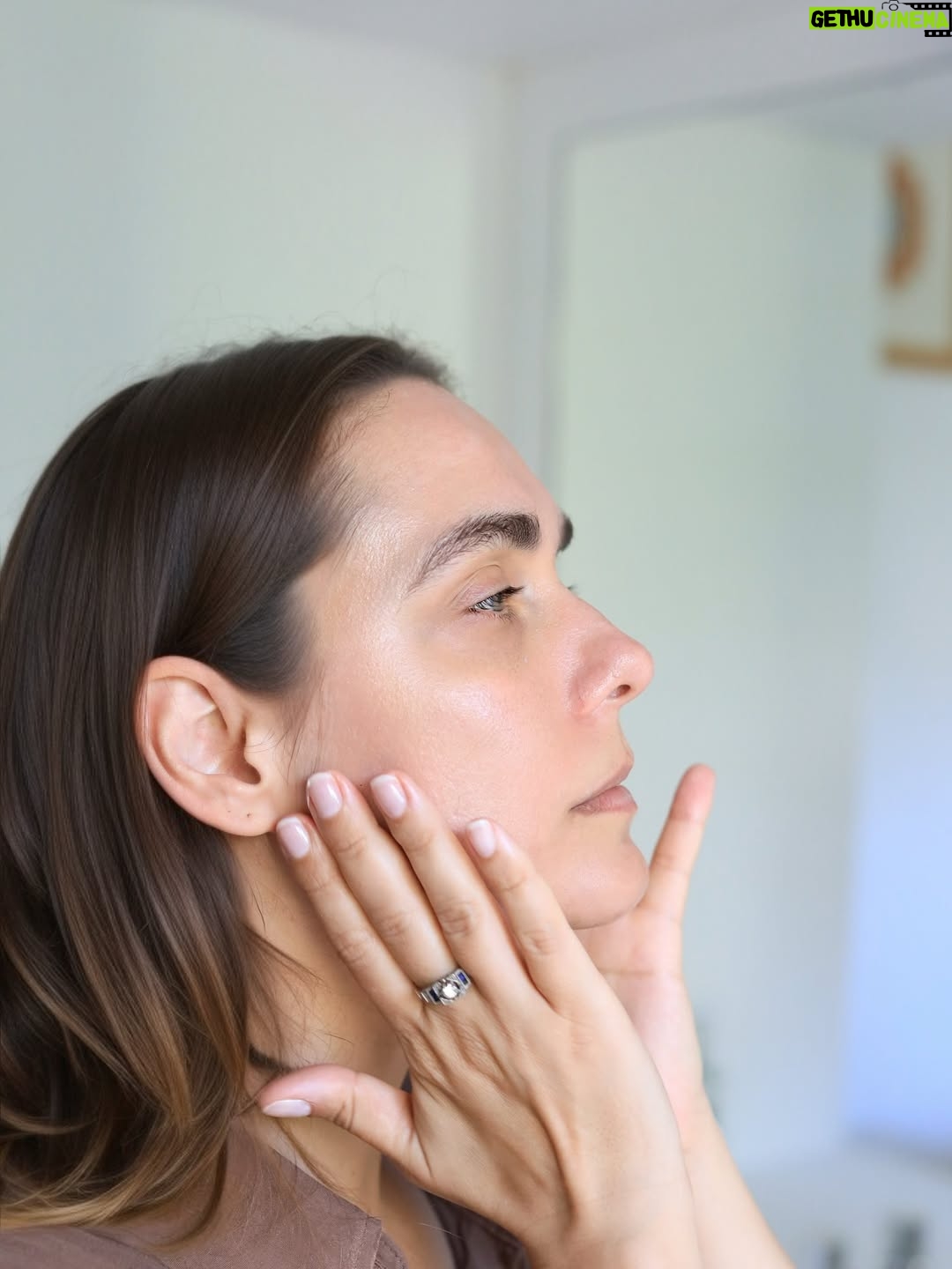 Lucrezia Guidone - 1.4K Likes - Summer begins with light. 
In Positano it’s golden, shifting, and endlessly alive.

To welcome it fully, I travel with the lightness and protection of my @laprairie Summer Essentials.
A ritual that flows through long, sun drenched days. 🤍

#SummerEssentials #SkinCaviar #ad