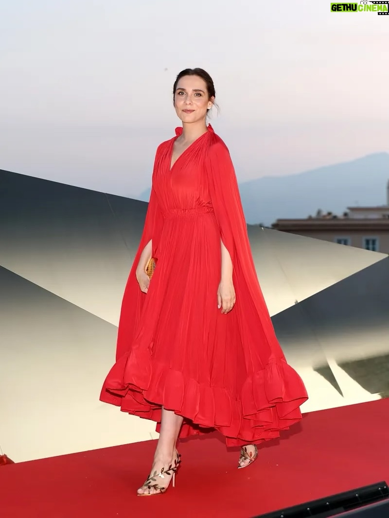 Lucrezia Guidone - 4.8K Likes - Grazie @taorminafilmfestofficial e alla direttrice artistica @tizianarocca ♥️ È stata un’emozione immensa e un grande privilegio condividere questo riconoscimento con un gruppo di donne tanto straordinarie. 
Porto con me un mare di gratitudine e ispirazione.

@giannichiffi  @upgradeartist 🤍 

Dress @lanvin 
Shoes @gianvitorossi 

@valeriakmarchetti 🫶🏻

Hair @domenicaricciardi 

#TaorminaFilmFest #LucreziaGuidone #WomenInCinema #Taormina71