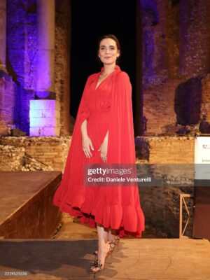 Lucrezia Guidone Instagram - Grazie @taorminafilmfestofficial e alla direttrice artistica @tizianarocca ♥️ È stata un’emozione immensa e un grande privilegio condividere questo riconoscimento con un gruppo di donne tanto straordinarie.
Porto con me un mare di gratitudine e ispirazione.
@giannichiffi @upgradeartist 🤍
Dress @lanvin
Shoes @gianvitorossi
@valeriakmarchetti 🫶🏻
Hair @domenicaricciardi
#TaorminaFilmFest #LucreziaGuidone #WomenInCinema #Taormina71