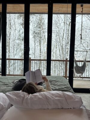 Ludivine Reding Instagram - Dans ma cabane 🧣