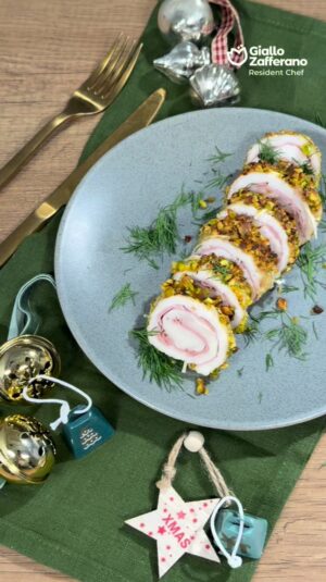 Ludovica Gargari Instagram - Crunchy outside, juicy inside! 💥 Try this Turkey Roll with Mortadella & Pistachios made right in the air fryer, it will save your holiday gatherings! 😍 So easy, so festive, so Italian 🇮🇹 @lulugargari 

Ingredients:
1¾ lbs thinly sliced turkey breast (800g)
9 oz mortadella (250g)
1⅓ cups pistachio crumbs (200g)
Dijon mustard, to taste
Extra virgin olive oil, to taste
Salt, to taste
Kitchen twine
Plastic wrap

Preparation:
Lay the turkey slices on a cutting board and gently pound them to even thickness if needed.
Arrange the mortadella over the turkey slices. Using plastic wrap, roll the meat tightly into a log shape.
Cut the roll in half to make two smaller rolls. Tie each roll with kitchen twine to hold its shape.
Brush each roll with Dijon mustard, then roll in the crushed pistachios to coat.
Preheat the air fryer to 340°F (170°C). Cook the rolls for 30 minutes, until golden and cooked through.

#giallolovesitaly #Italianfood #christmas #airfryer