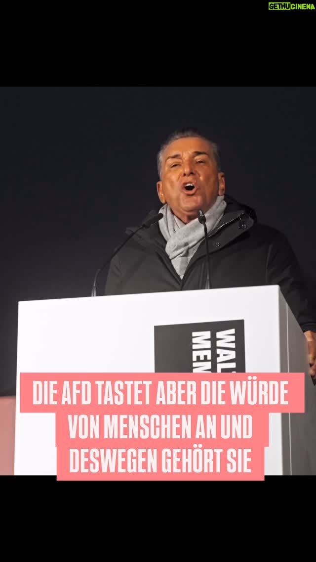 Luisa Neubauer - 26.7K Likes - Friedman hält eine Jahrhundertrede auf die Demokratie am Walter Lübcke Memorial in Berlin.
Die Rede in voller Länge: https://www.youtube.com/watch?v=3PWohY6FD8s