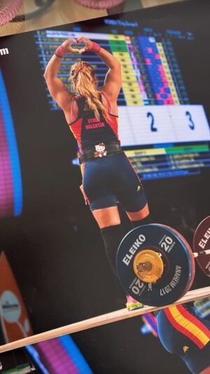 Lydia Valentín Instagram - ¡¡¡NOS VEMOS ESTE FIN DE SEMANA EN LA COPA DEL REY Y DE LA REINA 👑 🏋️‍♀️🏋🏼‍♂️ EN PAMPLONA!!! 🫶

Entregaré la Copa de la Reina 👸🏼🏆 al equipo ganador 💪

Que ganas, que ilusión y que recuerdos ✨

Aquí os dejo una de mis competiciones de la Copa de la Reina 💞💕 Arrancada 112kg 117kg Dos tiempos 135kg 140kg 

¡¡¡Mucha suerte para todos!!! El trabajo ya está hecho ✅ solo falta disfrutar del día dándolo todo 💪 🍀 

 🏋🏼‍♂️🏆🏋️‍♀️ #lydiavalentin #halterofilia #weightlifting