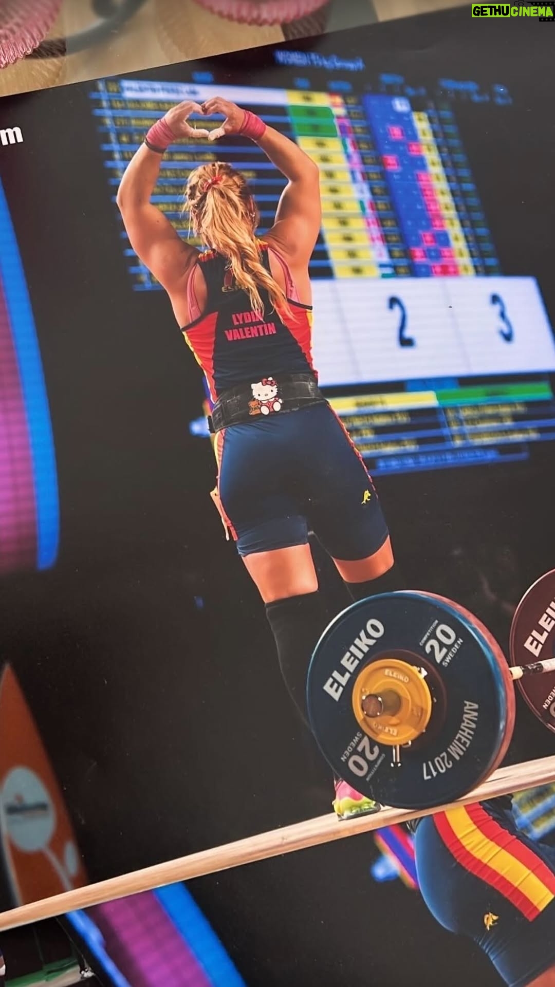 Lydia Valentín - 7.9K Likes - ¡¡¡NOS VEMOS ESTE FIN DE SEMANA EN LA COPA DEL REY Y DE LA REINA 👑 🏋️‍♀️🏋🏼‍♂️ EN PAMPLONA!!! 🫶

Entregaré la Copa de la Reina 👸🏼🏆 al equipo ganador 💪

Que ganas, que ilusión y que recuerdos ✨

Aquí os dejo una de mis competiciones de la Copa de la Reina 💞💕 Arrancada 112kg 117kg Dos tiempos 135kg 140kg 

¡¡¡Mucha suerte para todos!!! El trabajo ya está hecho ✅ solo falta disfrutar del día dándolo todo 💪 🍀 

 🏋🏼‍♂️🏆🏋️‍♀️ #lydiavalentin #halterofilia #weightlifting