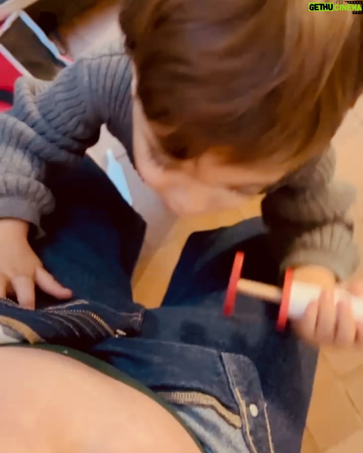 Macarena Miguel - 26.4K Likes - Y bueno… la verdad quería hacer un shooting súper especial para compartirles esta noticia, pero llegué a la conclusión que qué mejor que compartirles esto desde lo más íntimo de mi casa y mi corazón. ¡Pasamos a ser familia de 4! #babycomingsoon 🥰🥰
@andreschavezg ily 🤍

Les dejo el bonus del día que nos enteramos 🥹
