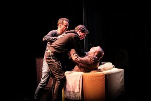 Madalena Brandão Instagram - A chegar ao Porto para mas um fim de semana de ESCOLHAS, no @teatro_sa_da_bandeira com estas pessoas bonitas e talentosas. Ficam aqui alguns momentos do primeiro fim de semana nesta linda cidade, onde fomos e seremos muito felizes estas próximas duas semanas.
Quem vem? Link para os bilhetes 👆🏻 @fproducao
