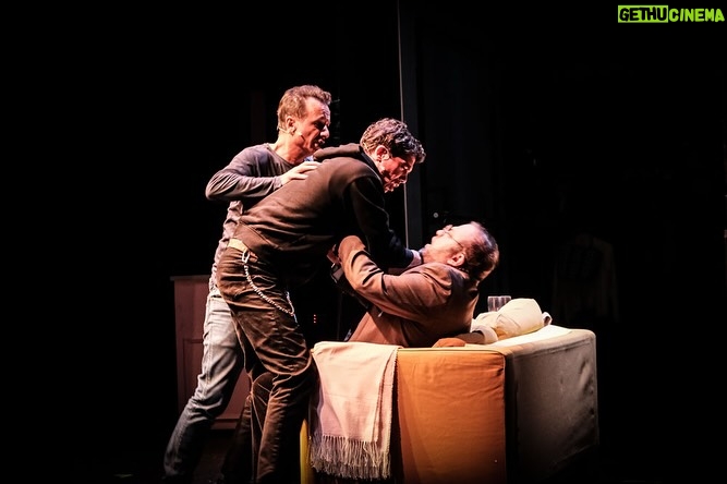 Madalena Brandão - 190 Likes - A chegar ao Porto para mas um fim de semana de ESCOLHAS, no @teatro_sa_da_bandeira com estas pessoas bonitas e talentosas. Ficam aqui alguns momentos do primeiro fim de semana nesta linda cidade, onde fomos e seremos muito felizes estas próximas duas semanas.
Quem vem? Link para os bilhetes 👆🏻 @fproducao
