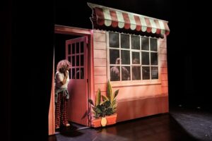 Madalena Brandão Instagram - A chegar ao Porto para mas um fim de semana de ESCOLHAS, no @teatro_sa_da_bandeira com estas pessoas bonitas e talentosas. Ficam aqui alguns momentos do primeiro fim de semana nesta linda cidade, onde fomos e seremos muito felizes estas próximas duas semanas.
Quem vem? Link para os bilhetes 👆🏻 @fproducao