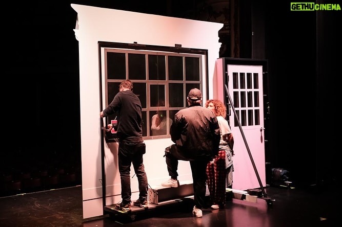 Madalena Brandão - 190 Likes - A chegar ao Porto para mas um fim de semana de ESCOLHAS, no @teatro_sa_da_bandeira com estas pessoas bonitas e talentosas. Ficam aqui alguns momentos do primeiro fim de semana nesta linda cidade, onde fomos e seremos muito felizes estas próximas duas semanas.
Quem vem? Link para os bilhetes 👆🏻 @fproducao